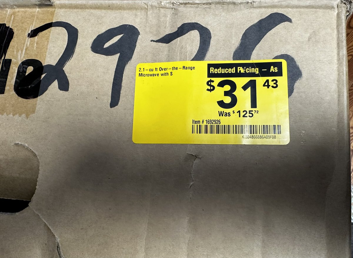 HellRaz0r1776's tweet photo. Y’all… my wife is freaking ridiculous.
She can find a deal better than a bloodhound can track a scent.

Our microwave died and I couldn’t fix it this time. So, we went shopping today.

This woman got a $400 microwave at Lowe’s for $31.43! https://t.co/KuqEoc2JSa