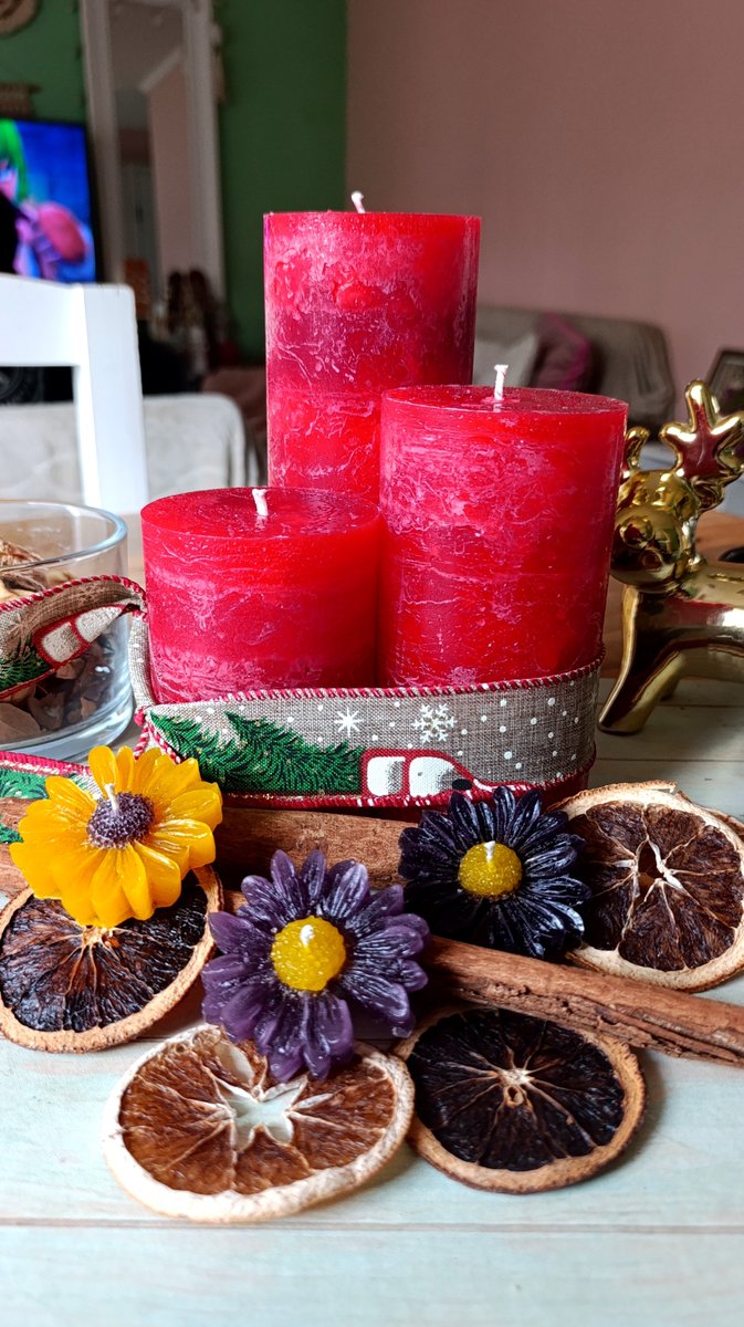 ElaineCandles's tweet photo. Mis primeras velas de navidad de este año !!! Están en proceso pq aún me falta la decoración de las velas.
Pero acá le hice unas fotos con las margaritas que estoy haciendo igual. https://t.co/XR8Bpfdq1C