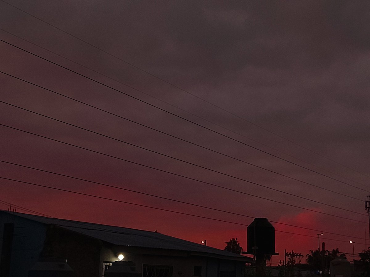 MilyHaruno5's tweet photo. I love taking pictures of the sky 💗🩶 https://t.co/rlDaEj1OAe