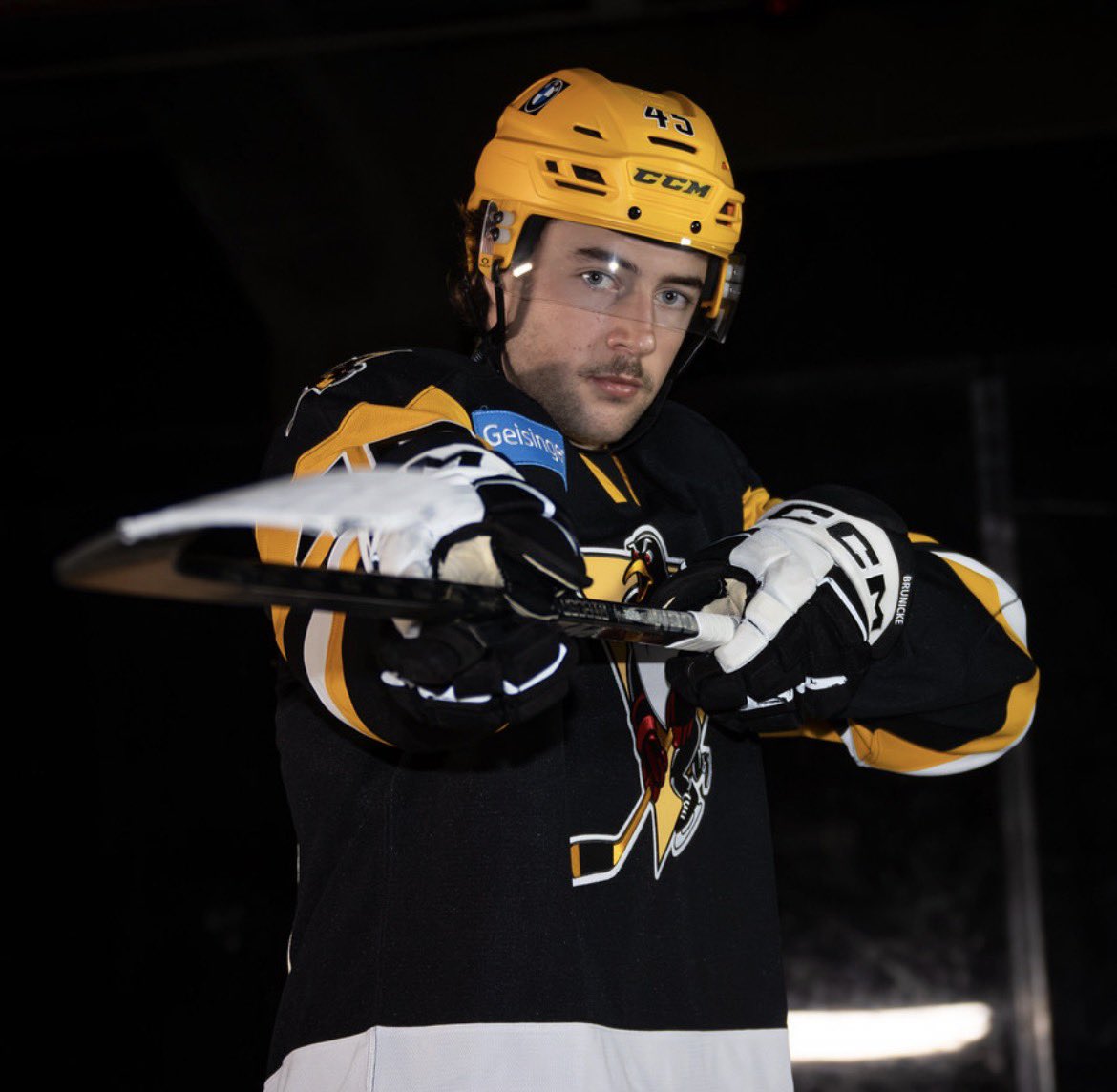 WBSPenguins's tweet photo. 26-27 season underway!

Starters:
McGing-Okuliar-Ilyin
Pickering-Brunicke
Blomqvist 

📻 https://t.co/8q6455Yp6I
📺 https://t.co/oFOWvR0oKJ https://t.co/NDxrcVhJIw