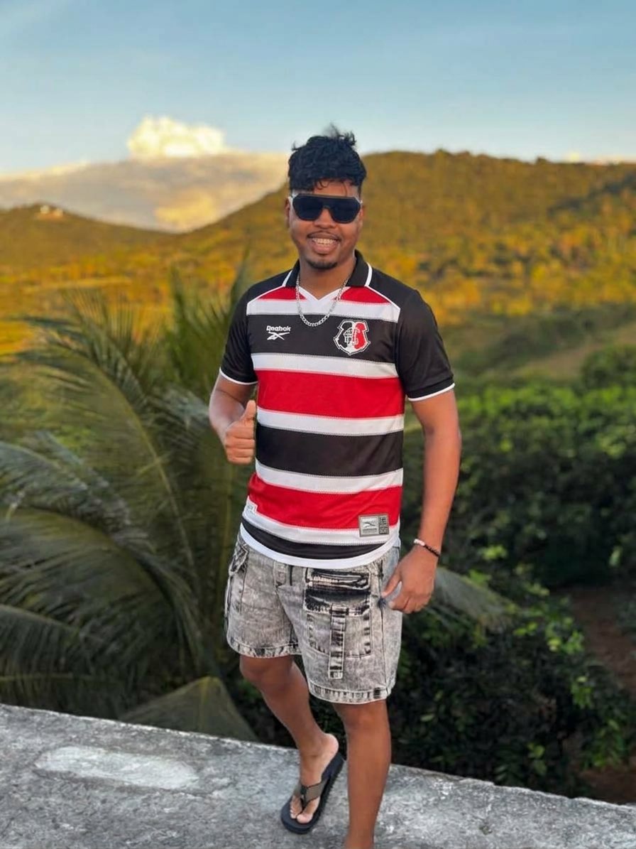 Mailson85286129's tweet photo. De todos os amores que eu tive tu és o mais querido @SantaCruzFC https://t.co/DTWqAfxiwt