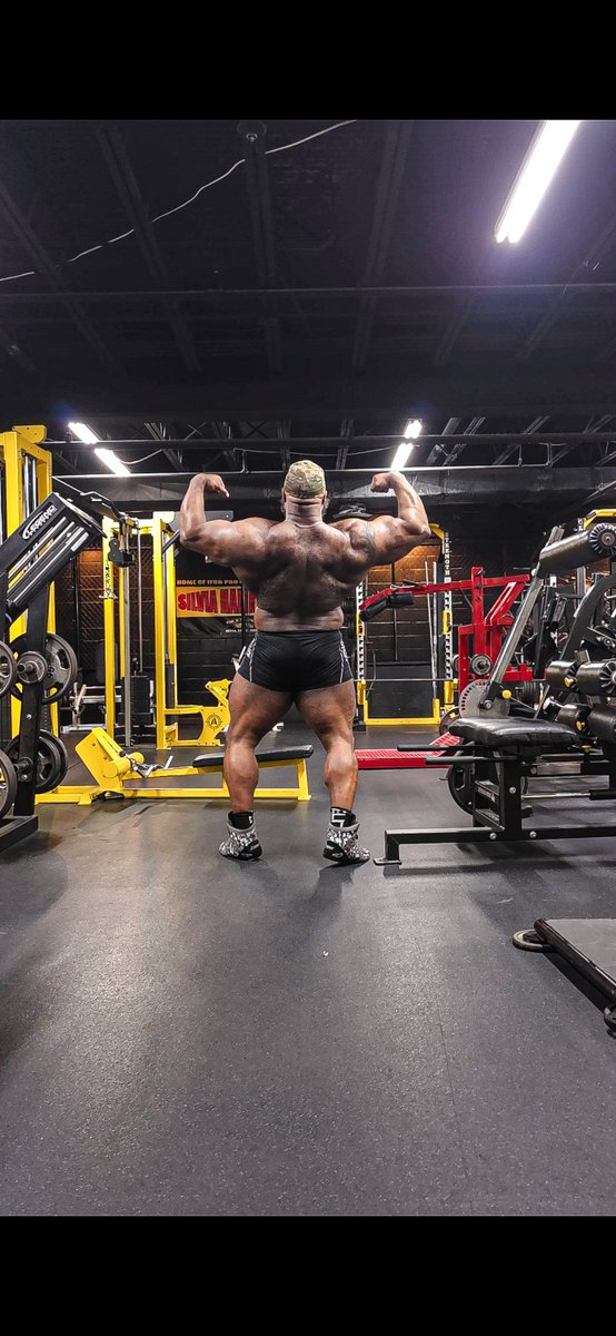 thehulkzilla's tweet photo. Still over here being a hulk lol https://t.co/Bn1AopDBtr