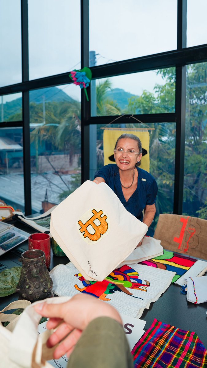 j_snk07's tweet photo. We met some local artists at Panchimalco and we were able to purchase handmade art like ceramic bases, bags, paintings and shirts. Everything was paid in BITCOIN! Culture, tradition and innovation met at the point of exchange! A beautiful thing only happening in El Salvador! https://t.co/tkg3TrXAcO