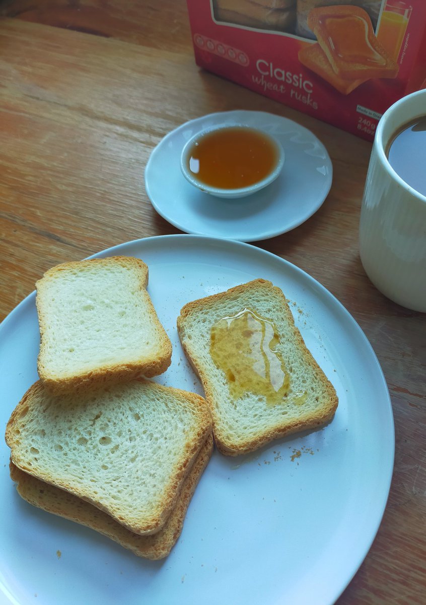 NikolaDiredja3's tweet photo. Jam dinding dan di HP-ku berbeda satu jam. Rupanya daylight savings udah mulai. Jadinya aku bangun kesiangan deh. 🤦♀️😅
Selamat pagi, beautiful friends.☕🌞 Selamat hari Minggu! ✨
#HappyWeeked https://t.co/9C95OLadK0