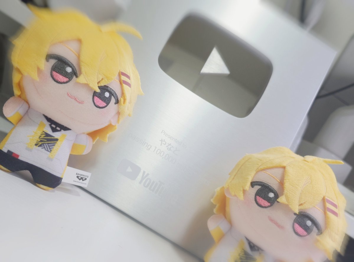 yanato_desu's tweet photo. YouTube登録者さん10万人突破の盾が届いたにょ！！✨

これからもたっくさん動画投稿してくから楽しみにしててね！！

まだまだがんばるよ～❤️‍🔥👊✨ https://t.co/gmfnTueHBi