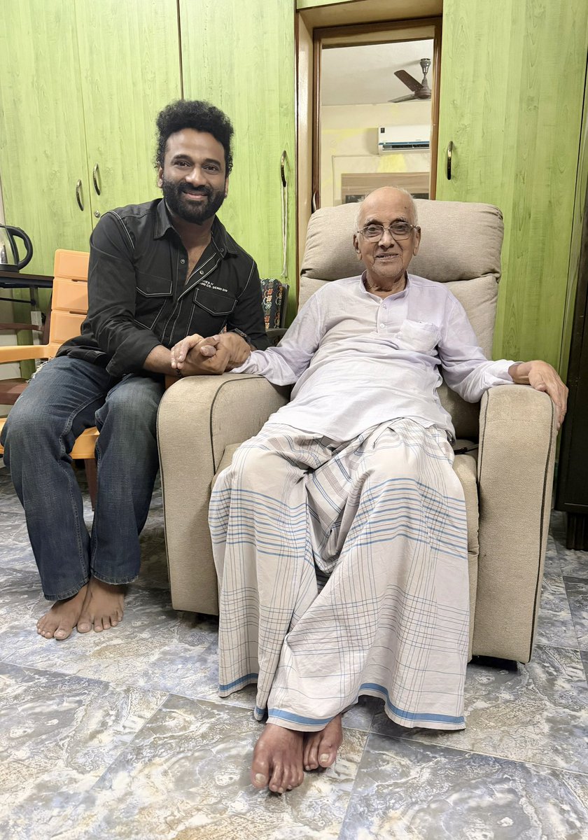ThisIsDSP's tweet photo. Dearest SINGEETAM SIR..
We wil MISS YOU Sir..

You will always live in our Hearts ❤️

You are an Unparalleled LEGEND..
An Everest of Positivity filled with Evergreen Youth..

The Movies You made with such Fururistic Ideas and Techniques are lessons to all of us and the Future Generations of Film Makers too 🙏🏻❤️

Thankyou & Love You for Everything Sir..
Iam blessed to have known You & worked with You Sir 🙏🏻

#SingeetamSrinivasRaoLivesOn