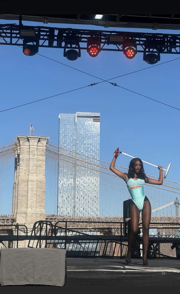 blondedcob's tweet photo. Justine Skye wearing look 13 from the jf200 collection by luis de javier https://t.co/YihyrwZTON