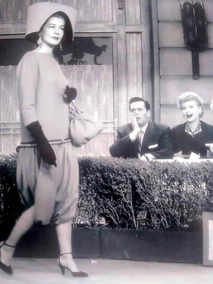 ECrowens's tweet photo. #caption #contest #captionthis #captions wanted #captionsplus #storyprompt #storyprompts #wrongplace #wrongplacewrongtime #wrongway #wrongturn #wrongdoor #wrongnumber #lucy #lucilleball
#wronganswer #wronganswers #wronganswersonly #moviephotos #moviestills #moviepromo #ilovelucy? https://t.co/EliPRK60Iq