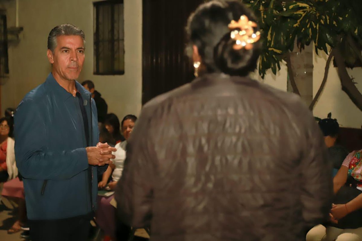 JorgeVillacana's tweet photo. En la Agencia de Montoya encontré vecinas y vecinos organizados que, ante la falta de respuesta de las autoridades, se coordinan para mejorar su entorno. 

Hoy participan más en las decisiones que afectan su comunidad. 

La participación ciudadana es parte fundamental del cambio. https://t.co/vYq7qeKvBM