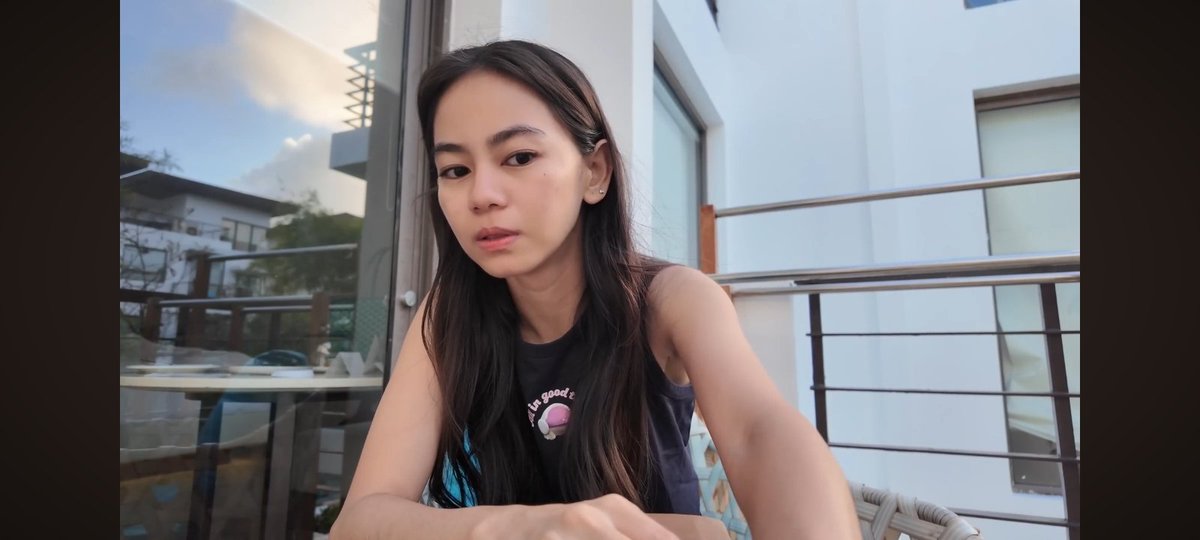 abcefgiloveyou's tweet photo. Ashtine sobrang ganda pag bagong gising. No makeup whatsoever. Di kayang gawin ng iba yan https://t.co/zNyJkeLM9x
