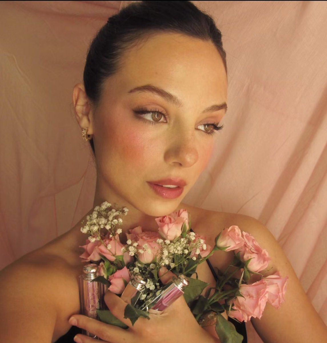 ethanhcwke's tweet photo. oh she's the absolute prettiest girl https://t.co/zwpoDDFXda