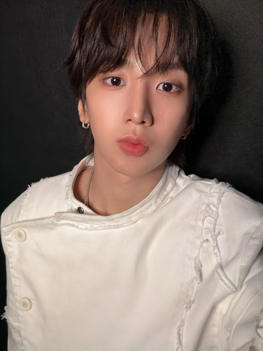 Portal82MAJOR's tweet photo. #SEONGMO via Buble 🐵🫧
🐵: *Foto*
🐵: Me diverti muito na apresentação.
🐵: E assisti ao jogo de futeboll também.
🐵: De muitas formas, hoje foi um dia muito divertido. https://t.co/f16NgMLdeP