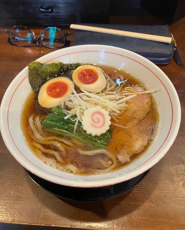 Fdr39dReLw0UQoK's tweet photo. おはようございます😊
いつも私のツイートを1秒でも見て頂いてる方には感謝感謝をしています♥♥
ガッキー常連のラーメン🍜屋を紹介しますね✌✌
この店の中華そばがめちゃくちゃ美味いです太麺でスープとの相性が抜群💪💪 https://t.co/rPQuXjvSH7
