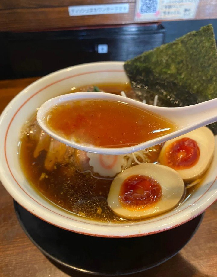 Fdr39dReLw0UQoK's tweet photo. おはようございます😊
いつも私のツイートを1秒でも見て頂いてる方には感謝感謝をしています♥♥
ガッキー常連のラーメン🍜屋を紹介しますね✌✌
この店の中華そばがめちゃくちゃ美味いです太麺でスープとの相性が抜群💪💪 https://t.co/rPQuXjvSH7