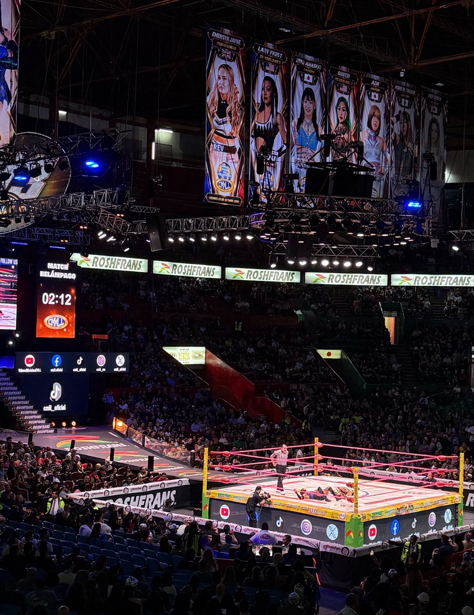 vaalreyess__'s tweet photo. viernes de luchas ⭐️ https://t.co/xXQKxJMfmv