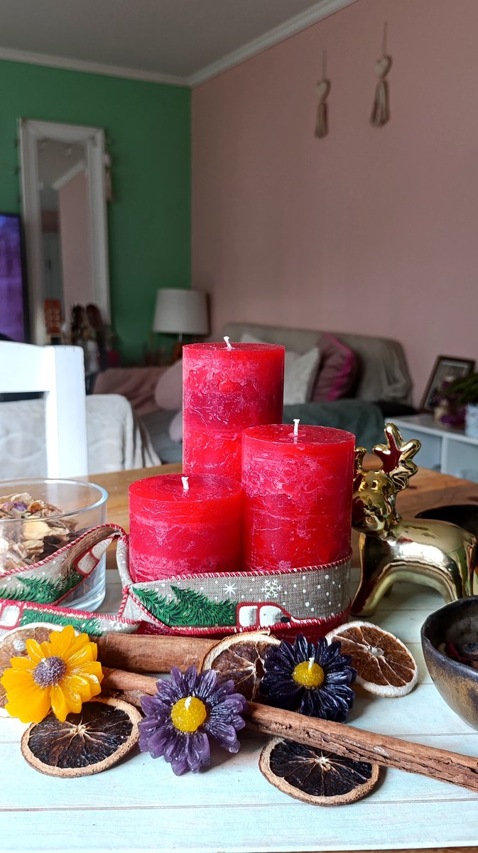 ElaineCandles's tweet photo. Mis primeras velas de navidad de este año !!! Están en proceso pq aún me falta la decoración de las velas.
Pero acá le hice unas fotos con las margaritas que estoy haciendo igual. https://t.co/XR8Bpfdq1C