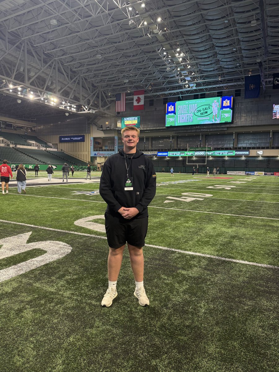 elliotblankes's tweet photo. Thank you @UNDfootball and @TrevorOlson62 for the game day invite! Had an amazing time touring the facility and getting to know the coaches. Can’t wait to see what the future holds!
@CoachAndersonJD 
@Coach_SchmidtE 
@ghaugii7 https://t.co/QgdGjGGWmP