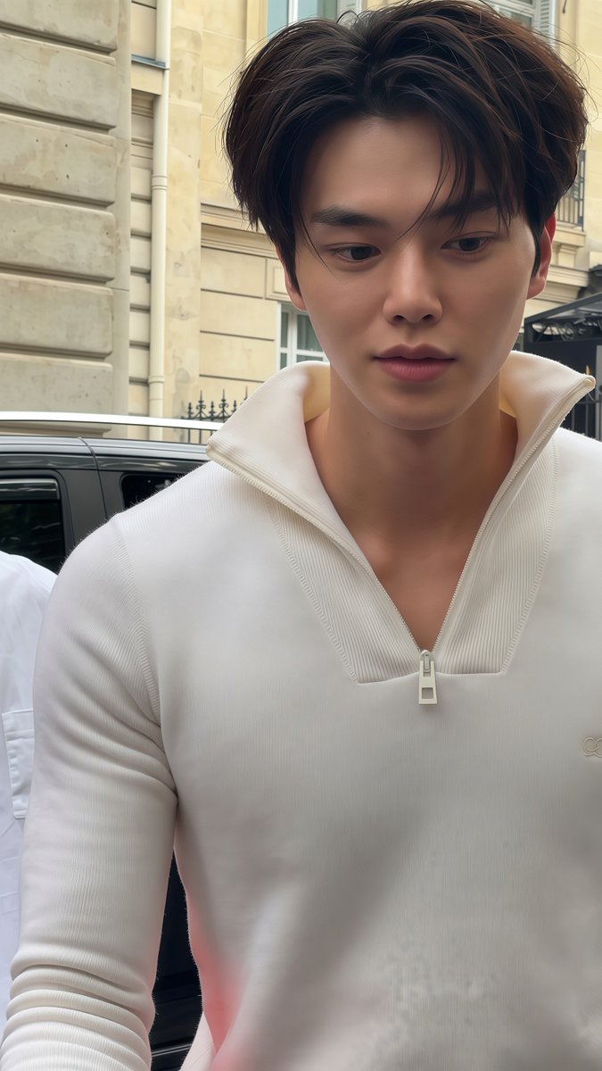 1199Srp's tweet photo. Perfect man 😇

#SongKangxLoeweSS27
#송강 #SongKang #Loewe https://t.co/lgor0NDOGs