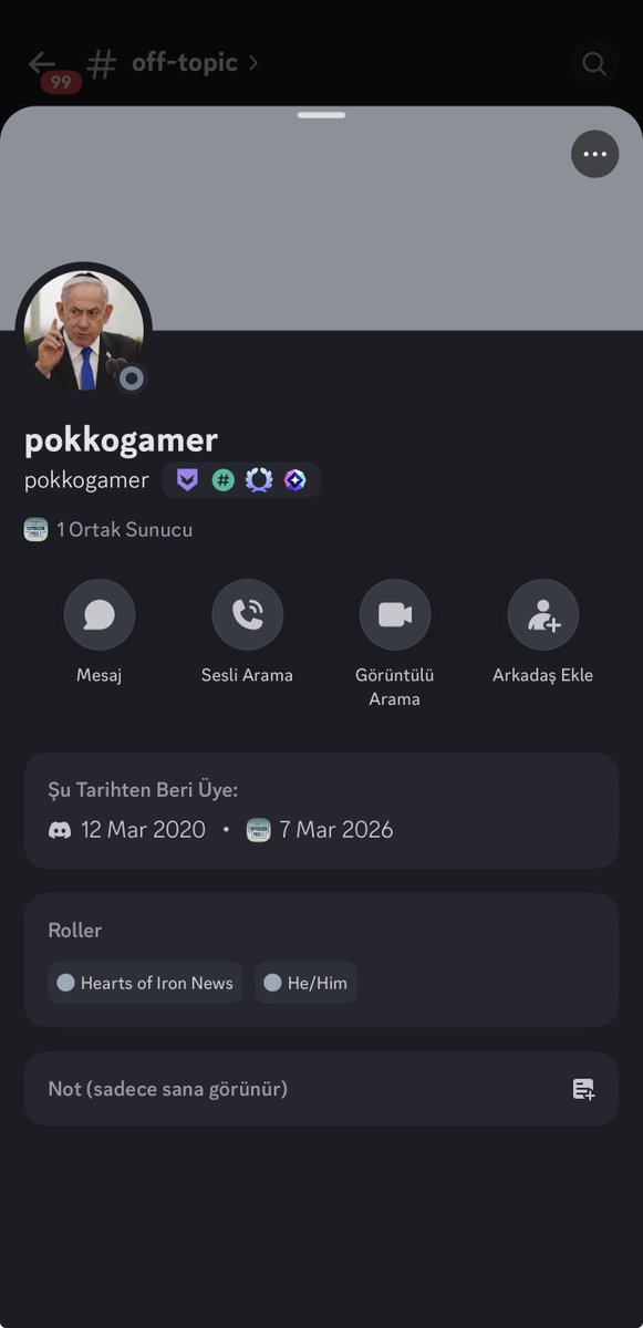 Spelay0's tweet photo. Hoi4 serverında değiştirilen kuralın sadece GÖSTERMELİK olduğunu, olayı sadece profil fotoğrafına indirgemeye çalışarak üzerine örtmeye çalıştıklarını ve başkalarına uygulanmayacağını dile getirmiştim bir kullanıcı tarafından bana ulaştırılan mesaj ve görüntüler:

"Bu elemanlar kuralları adminlerin gözünün önünde çiğniyorlar ve bir şey yapılmadı. Ben bu kişileri çok önceden rapor ettim ve bana “7 günlük bekleme süresi” sonrası kurallarım uygulanacağı ve kullanıcıların uzaklaştırılacağı söylenmişti. Ben raid’e doğrudan katılmama sadece profil fotoğrafımda Atatürk olması sebebiyle time out yemiştim fakat bunlar bırak engellenme time out bile yememişler. 5 gün önce rapor etmiştim bu kullanıcıları ve hala Paradox tarafı harekete geçmedi. Bu bir çifte standarttır."

#paradox #atatürk #racistparadox