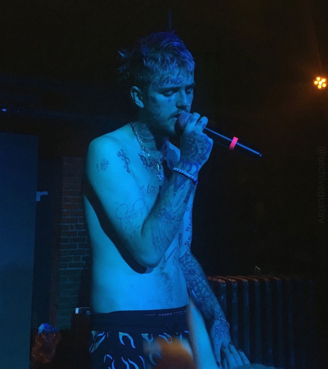 unknown4orever's tweet photo. You can see it in my eyes, that I can't decide
Fucked up, but my heart still beats for you
Broken heart, can't breathe in the waitin' room https://t.co/tkjswBsloO