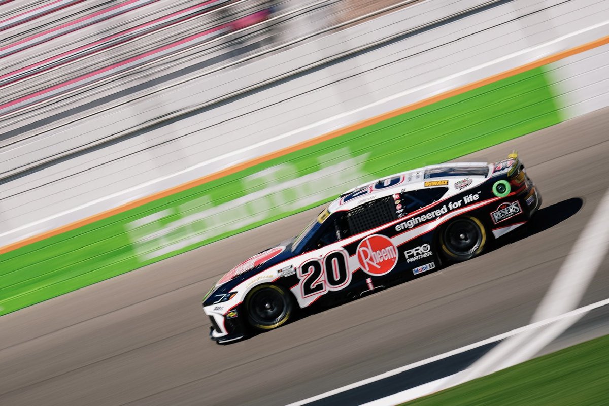 JoeGibbsRacing's tweet photo. 1-2-3-4 in Las Vegas qualifying!

P1 - @dennyhamlin 
P2 - @TyGibbs 
P3 - @CBellRacing 
P4 - @chasebriscoe 

#TeamToyota https://t.co/ldzRTgADtZ