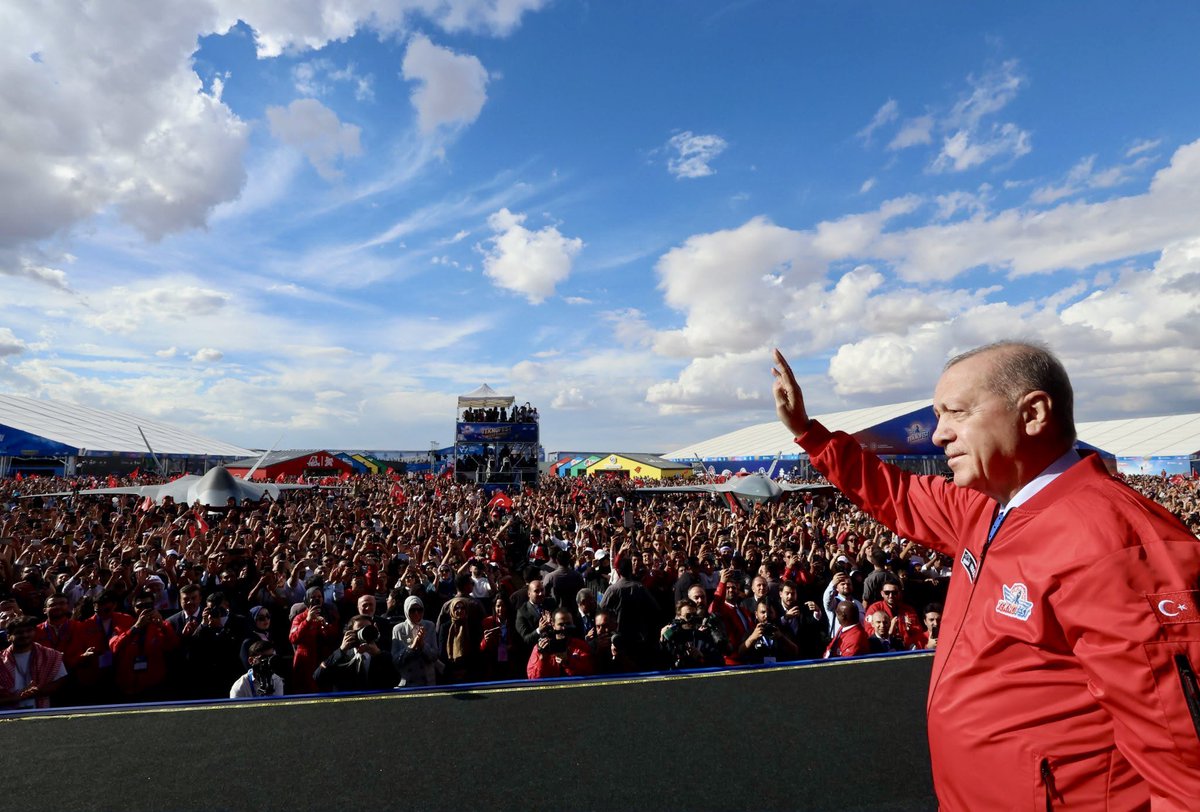 RamazannArkan's tweet photo. 📍 Şanlıurfa

Cumhurbaşkanımız Sayın Recep Tayyip Erdoğan’ın teşrifleriyle #TEKNOFEST Güneydoğu coşkusunu hep birlikte yaşadık; Şehir Hastanemiz ile AK Parti Şanlıurfa İl Başkanlığımızın yeni hizmet binasının açılışlarını gerçekleştirdik https://t.co/BryeyE7SZ9