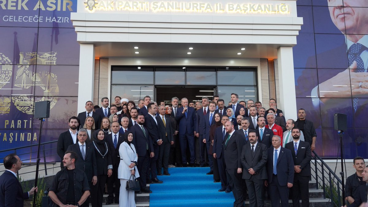 RamazannArkan's tweet photo. 📍 Şanlıurfa

Cumhurbaşkanımız Sayın Recep Tayyip Erdoğan’ın teşrifleriyle #TEKNOFEST Güneydoğu coşkusunu hep birlikte yaşadık; Şehir Hastanemiz ile AK Parti Şanlıurfa İl Başkanlığımızın yeni hizmet binasının açılışlarını gerçekleştirdik https://t.co/BryeyE7SZ9