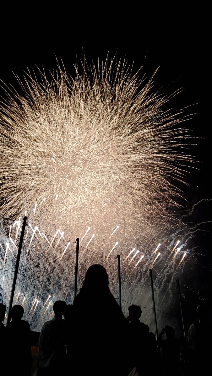 renrenmafmaf's tweet photo. 多摩川花火大会久しぶりに天気良くて良かったぁー！ https://t.co/feEZbj01PE