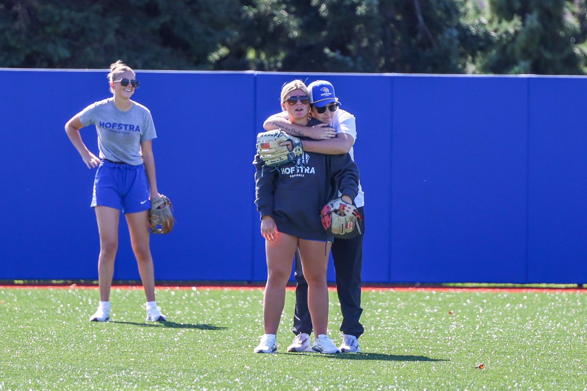 HofstraSoftball's tweet photo. 💙💛𝓐𝓵𝓾𝓶𝓷𝓲 𝓓𝓪𝔂💛💙

#PrideOfLI https://t.co/QEcenrmJLF