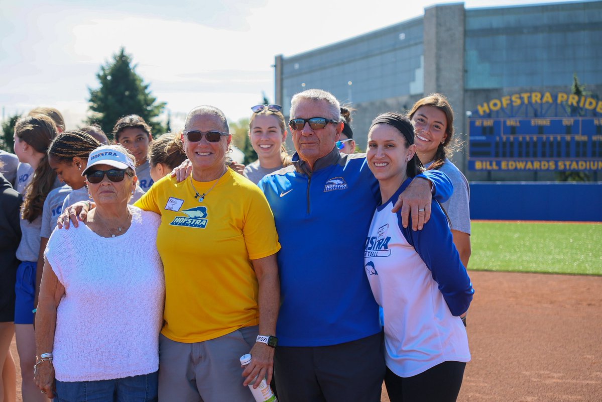 HofstraSoftball's tweet photo. 💙💛𝓐𝓵𝓾𝓶𝓷𝓲 𝓓𝓪𝔂💛💙

#PrideOfLI https://t.co/QEcenrmJLF