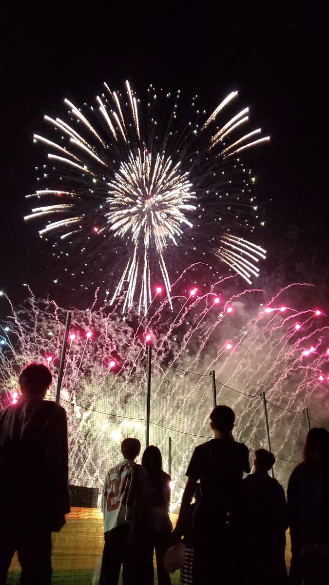 renrenmafmaf's tweet photo. 多摩川花火大会久しぶりに天気良くて良かったぁー！ https://t.co/feEZbj01PE