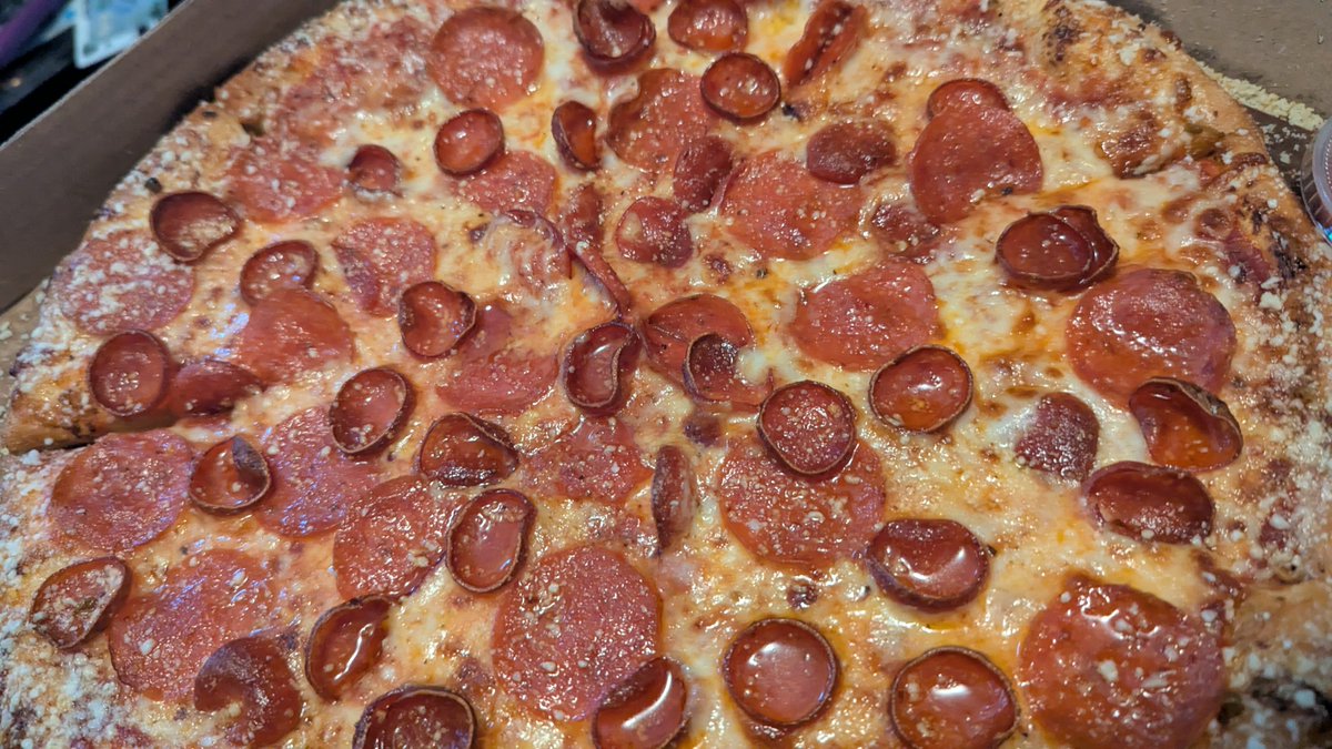 BeeBeeChubbs's tweet photo. Dinner is served 😻

#foodie #pizza #getinmahbelly https://t.co/ldeV1x8Vqr