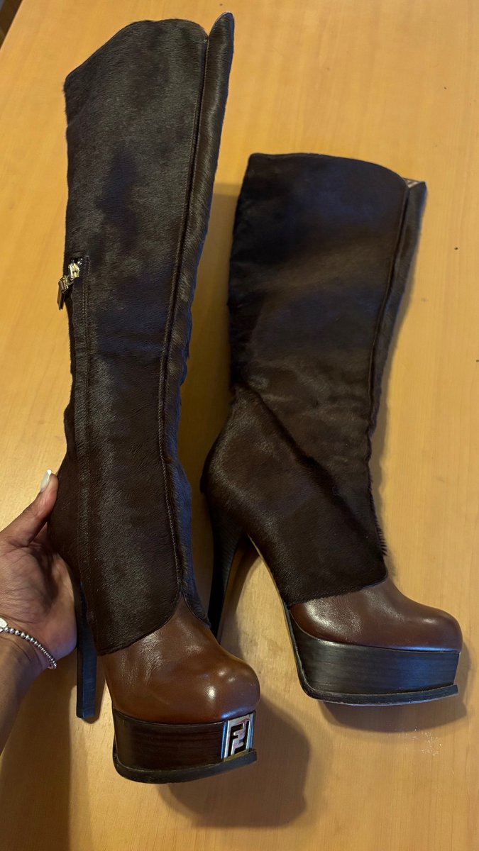 shesthatgirl_rr's tweet photo. A BOOT! https://t.co/GTxJf0Pf7q
