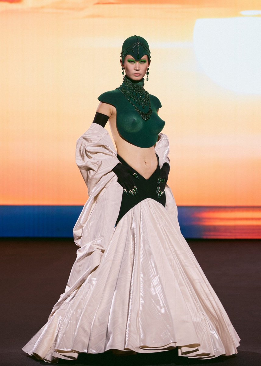 hautesiren's tweet photo. davika hoorne in robert wun ss26 couture at the bof500 gala in paris ✮ https://t.co/Y7nMT44DUQ