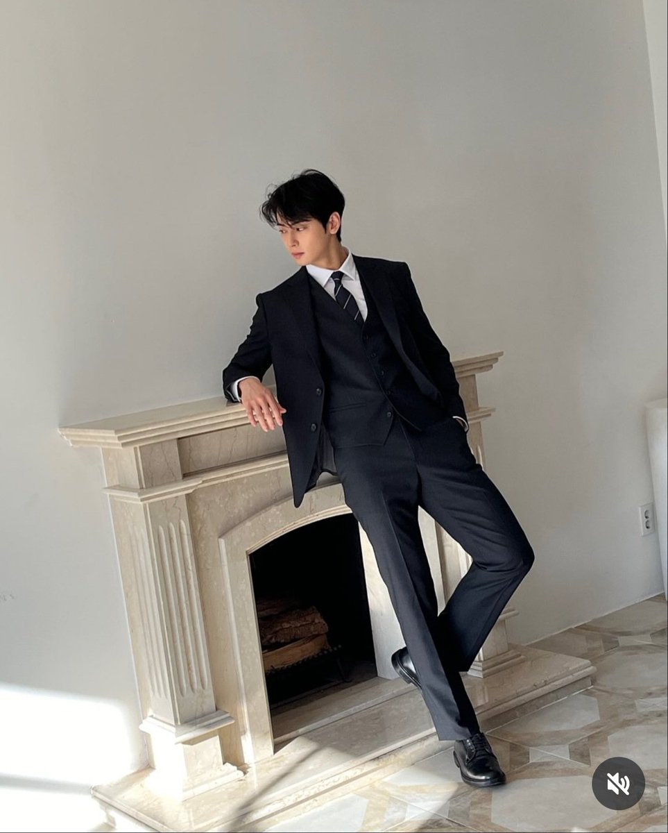 yehusmar's tweet photo. CHA EUNWOO ÍCONO DE LA MODA 
#ChaEunwooFashionMoments
#채은우 #CHAEUNWOO https://t.co/XVtfyuaQVF