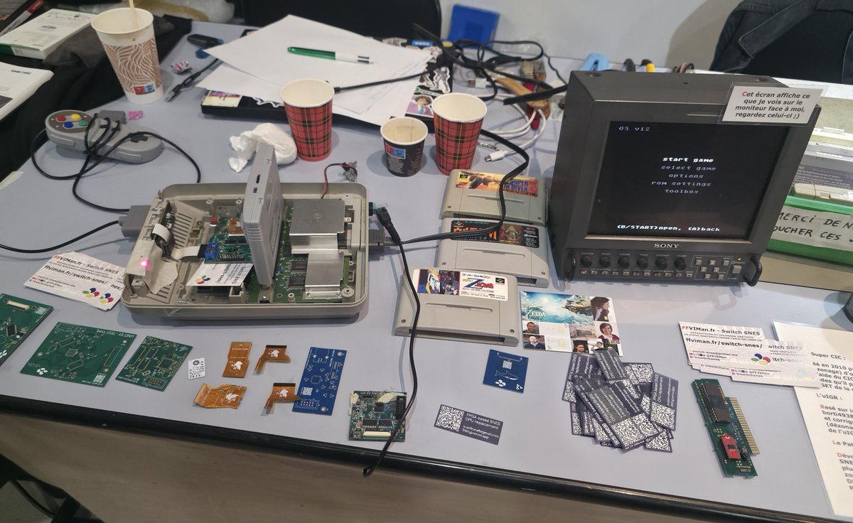 FFVIMan's tweet photo. Aujourd'hui, au Savoie Games Festival, présentation des travaux de Léon ROMANENS @leonllrmc sur la création d'un CPU de remplacement de Super Nintendo/Super Famicom en FPGA. Avec console en démonstration : https://t.co/9h2pdAtwPz