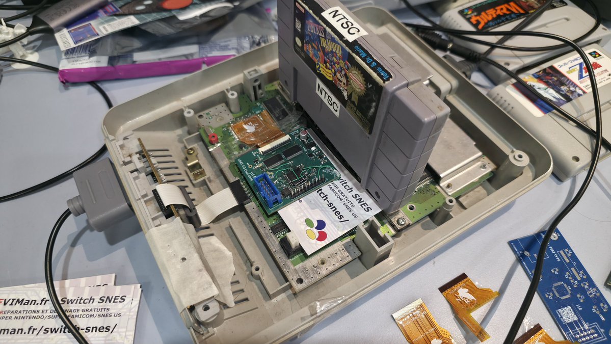 FFVIMan's tweet photo. Aujourd'hui, au Savoie Games Festival, présentation des travaux de Léon ROMANENS @leonllrmc sur la création d'un CPU de remplacement de Super Nintendo/Super Famicom en FPGA. Avec console en démonstration : https://t.co/9h2pdAtwPz