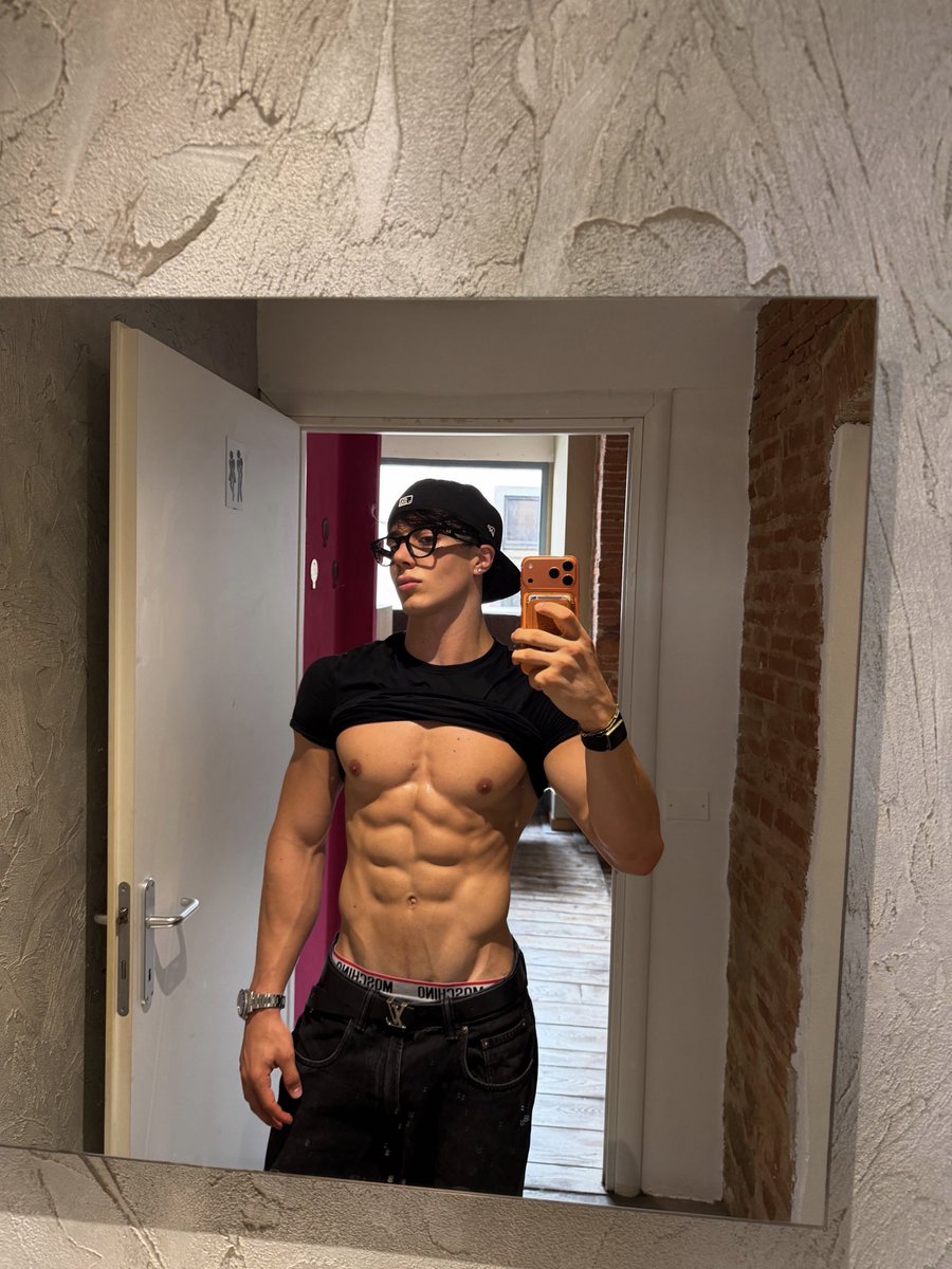 Gumbexa1's tweet photo. Good night babe https://t.co/HzhjpofPmr