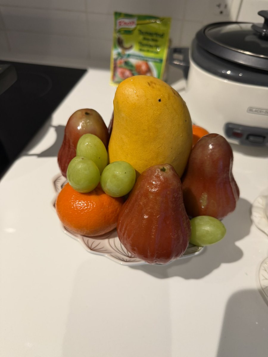 grovymango's tweet photo. Sister peed herself laughing at my fruit display https://t.co/mcWncJCrBk