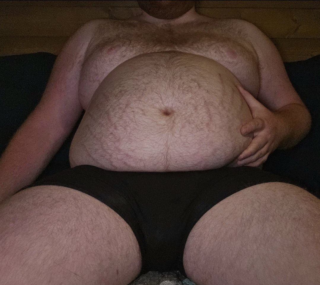 bitethehand230's tweet photo. Thick thighs, fat belly, just need a feeder 😋
#gainer #fat #grommr #feedee https://t.co/yFncLjeY8W