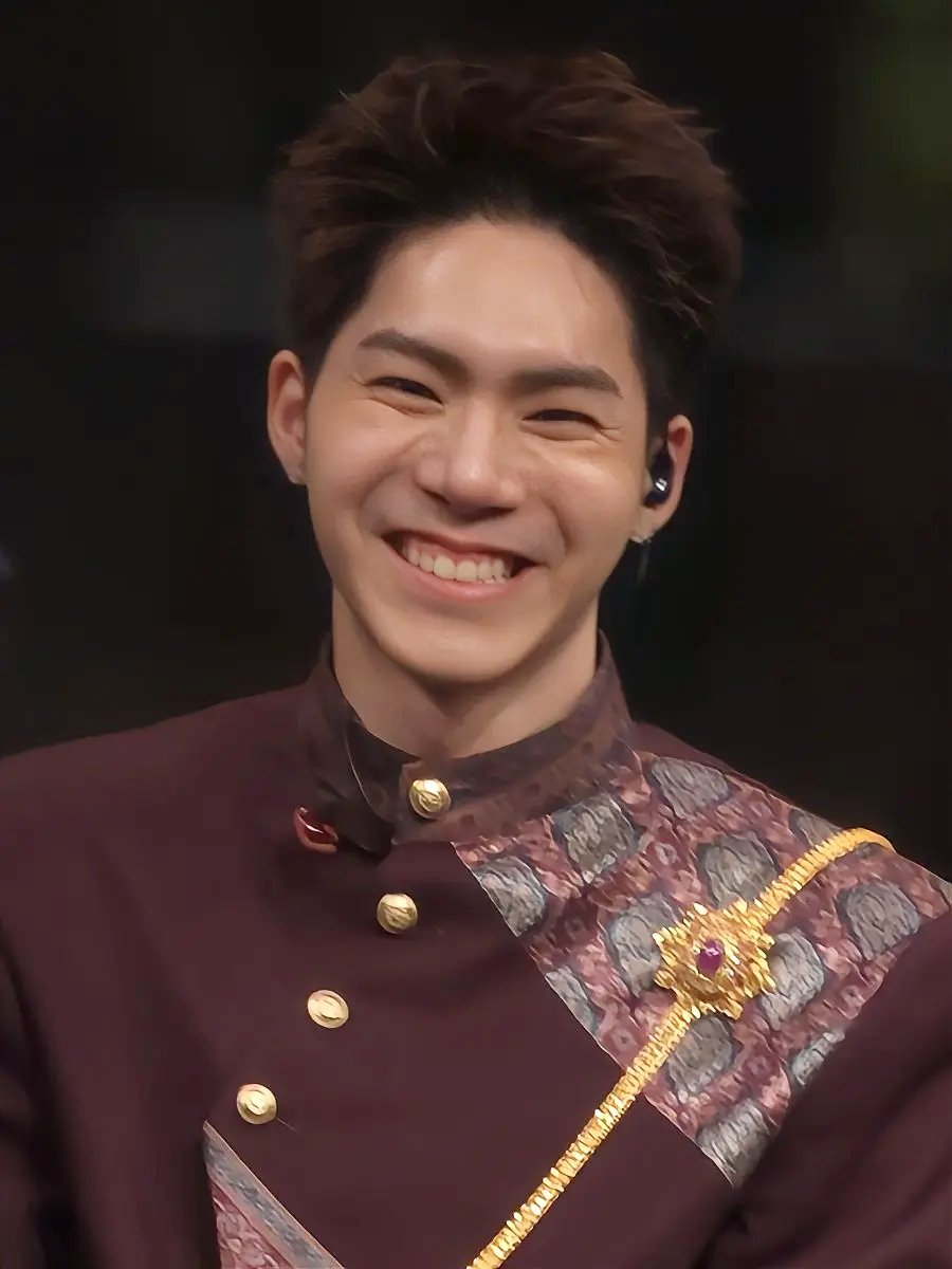 Linlin_Zhy's tweet photo. When his eyes almost disappear while smiling 🥺🤏🏻

LOVE UPON A TIME IN BERLIN
#NetJJ_FMinBerlin 
#jj_rcp https://t.co/XaIHZCAjHr