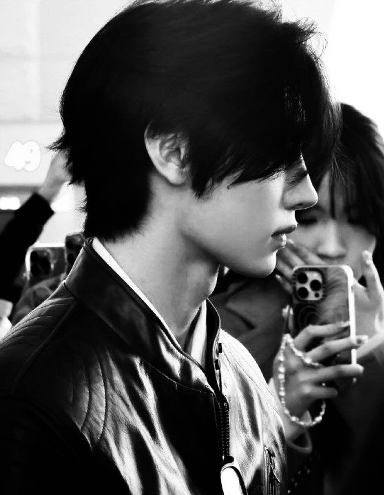 yatoggk's tweet photo. #jayhoon au 🩸

— Sunghoon é um vampiro híbrido, filho de uma sereia, tendo o poder de atrair suas vítimas com a voz. 

Jay é um licano, vivendo no território dos vampiros desde novo em troca de aliança entre o seu povo, mas esconde um segredo que nem ele mesmo sabe que possuí. https://t.co/WmarZqQhFC