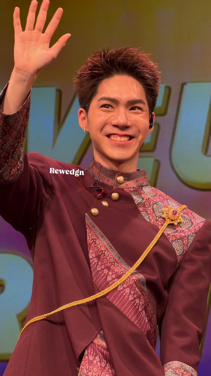 Linlin_Zhy's tweet photo. When his eyes almost disappear while smiling 🥺🤏🏻

LOVE UPON A TIME IN BERLIN
#NetJJ_FMinBerlin 
#jj_rcp https://t.co/XaIHZCAjHr