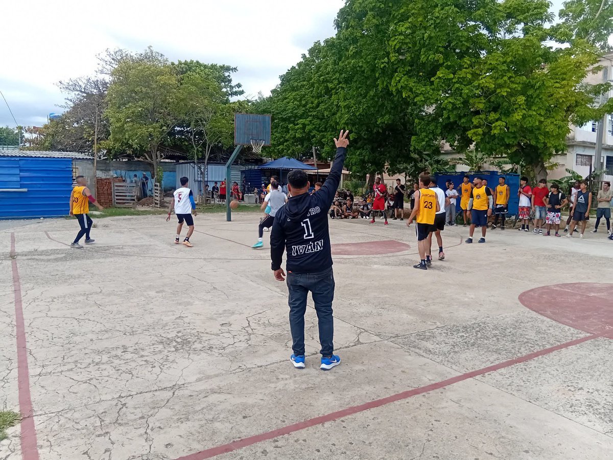 perez_placencia's tweet photo. #Cuba siempre pondrá el deporte al alcance de todos, continúan topes deportivos en #PuertoPadre #PorLasTunasLaVictoria #CubaEstáFirme https://t.co/7XDRpKnRfC