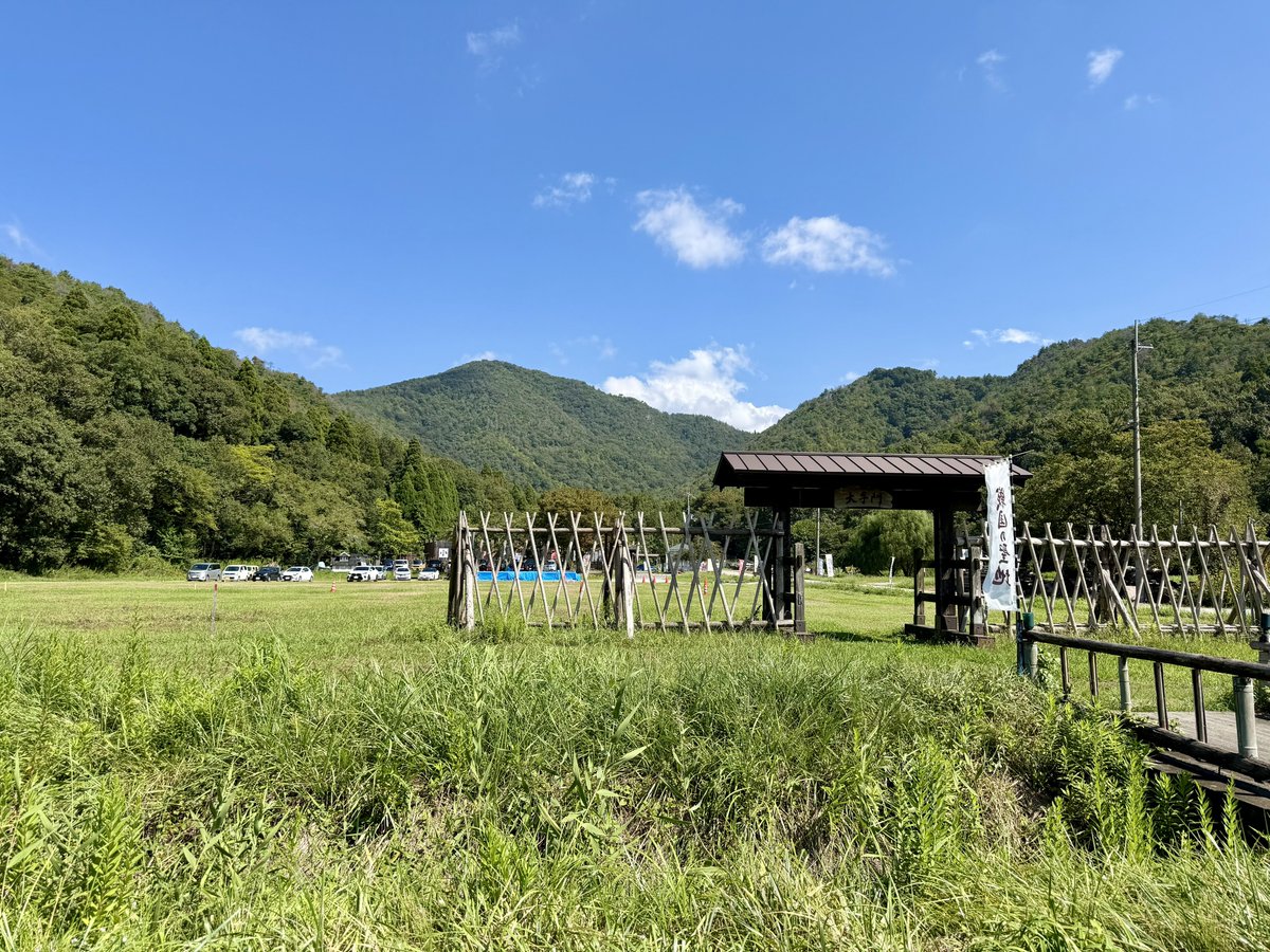 battle_of_beez's tweet photo. 小谷城を山城だけで語るなかれ

山麓の清水谷には居館や家臣屋敷が並び
「平時の暮らし」と「戦時の詰城」が一体となった大要塞でした 

🏯#小谷城 https://t.co/M2vLEU4kra