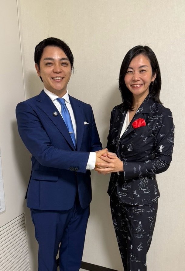 mizuho_umemura's tweet photo. 【🔥🍊本日告示、横浜市長選挙🍊🔥】
本日10月4日(日)、いよいよ横浜市長選が始まります‼️
梅村も早速、参政党推薦の福山あつしさんにエールを送るため横浜へ💪🏻✨

⏰10月4日(日)11:00〜
📌たまプラーザ駅北口

ぜひ皆さまのお力をお貸しください🤗

#福山あつし
#横浜市長選
#参政党 https://t.co/LIGhgxYQUl