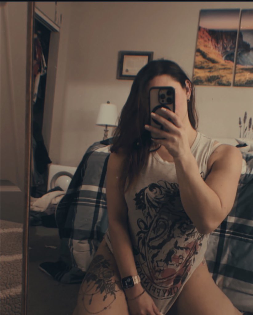 carolin44058488's tweet photo. @gingergranny8 Follow me so you can have me in your bedroom https://t.co/y63l04ppdf
