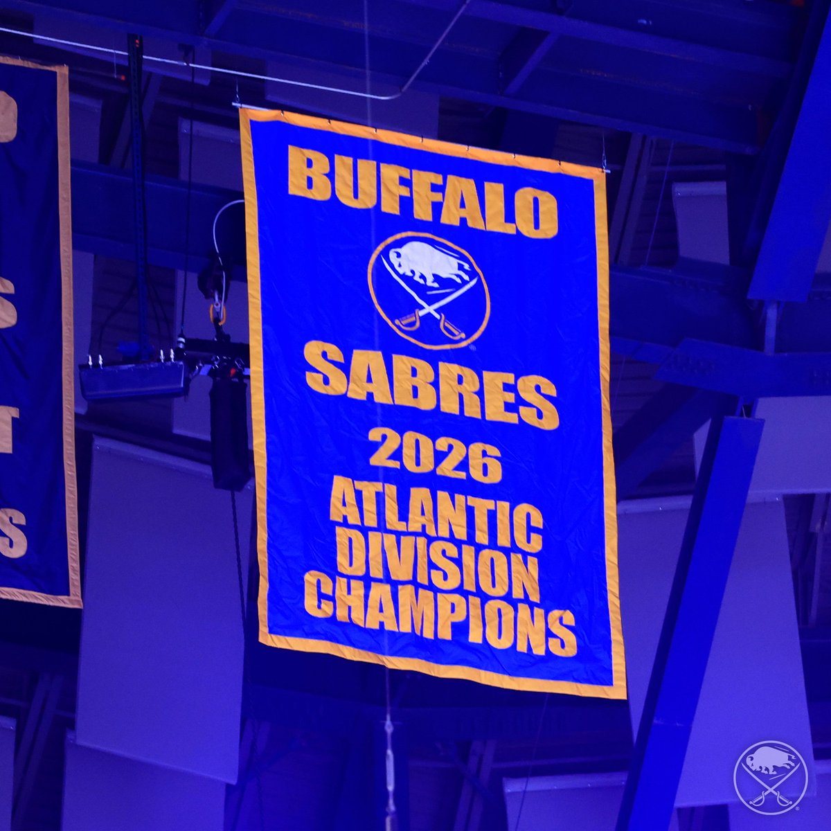 BuffaloSabres's tweet photo. The newest addition to KeyBank Center, to hang forever in the rafters! 🙌

#LetsGoBuffalo | #sabrehood https://t.co/IbBBkAFS0j