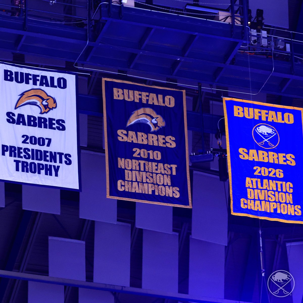 BuffaloSabres's tweet photo. The newest addition to KeyBank Center, to hang forever in the rafters! 🙌

#LetsGoBuffalo | #sabrehood https://t.co/IbBBkAFS0j