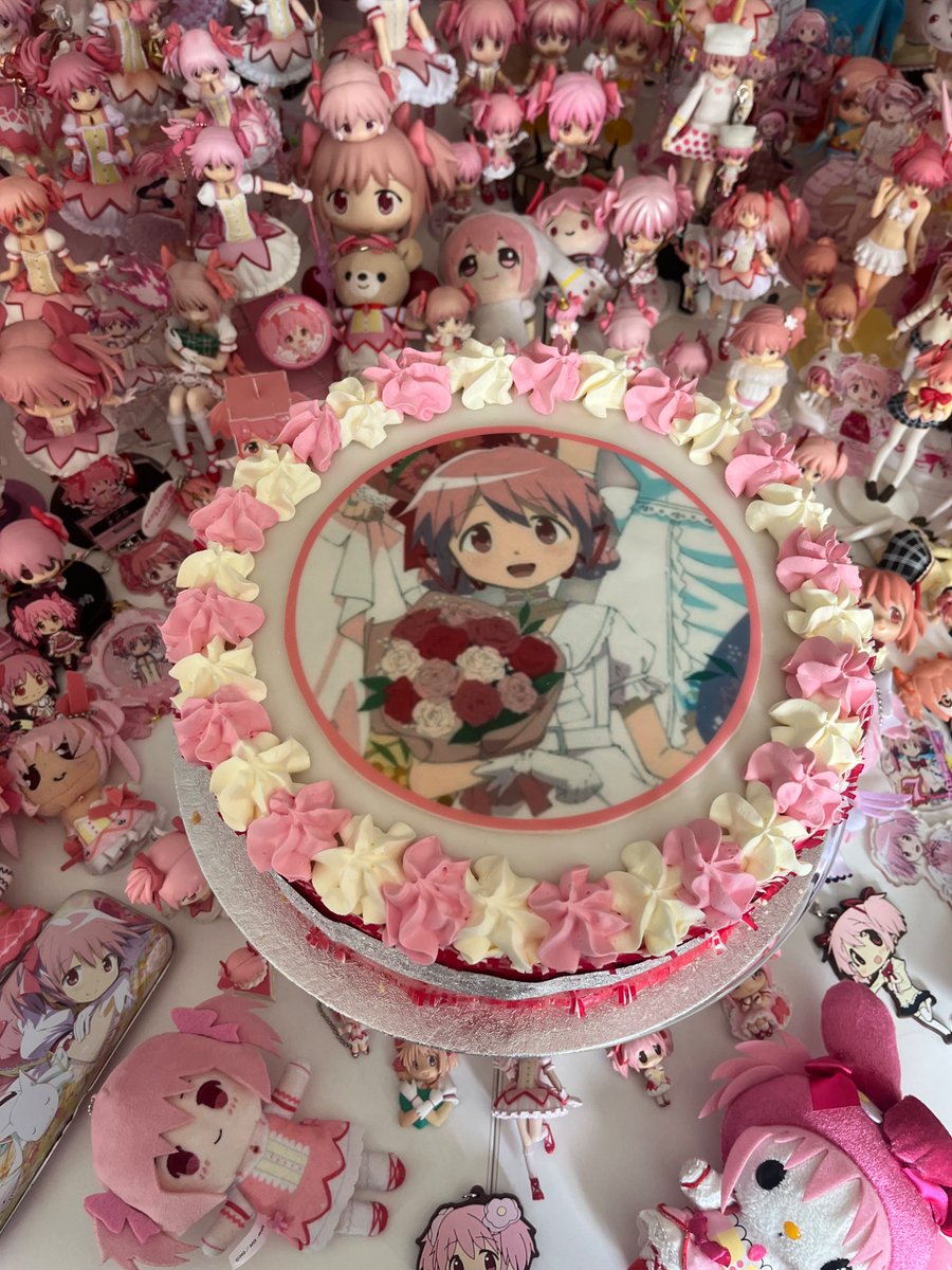 mymadokaa's tweet photo. madoka loved her cake !! https://t.co/wpttYAYVHr